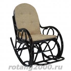 05/04B Кресло-качалка плетеное из ротанга с подножкой